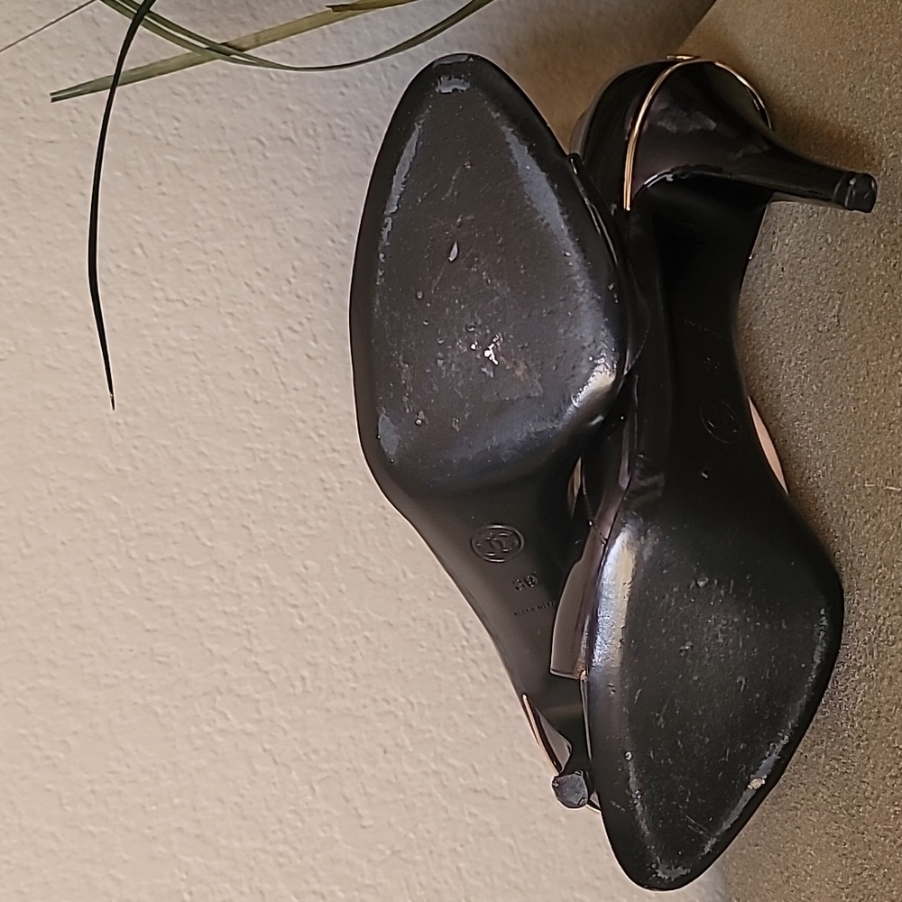 Authentic! CHANEL Black Patent Leather D'Orsay Heels with Chanel Logo. Size 8 - Picture 7 of 11